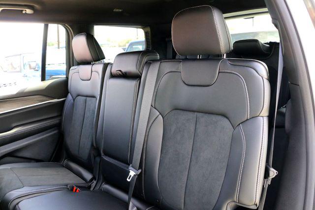 2026 Jeep Grand Cherokee L Altitude 4x4