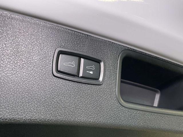 2026 Porsche Macan Unknown