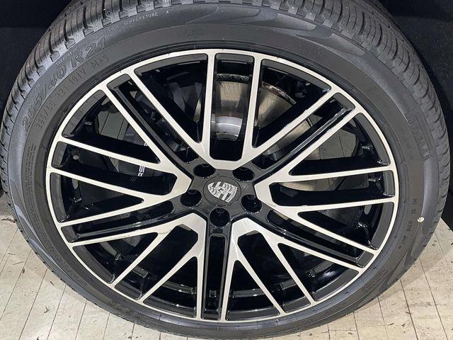 2026 Porsche Macan Unknown