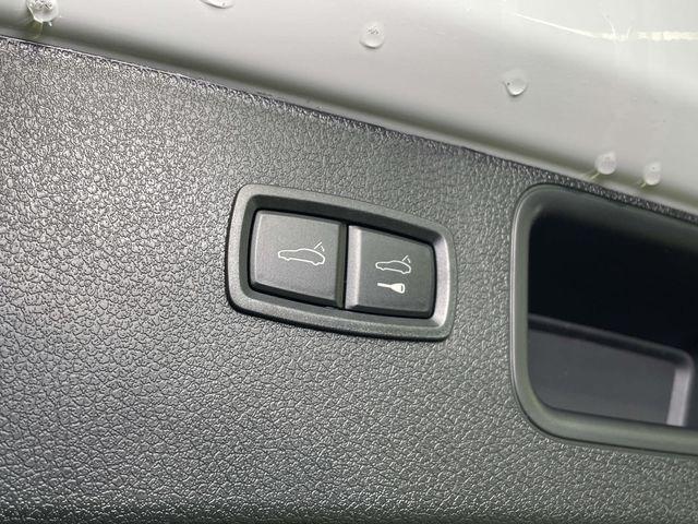 2026 Porsche Macan Unknown