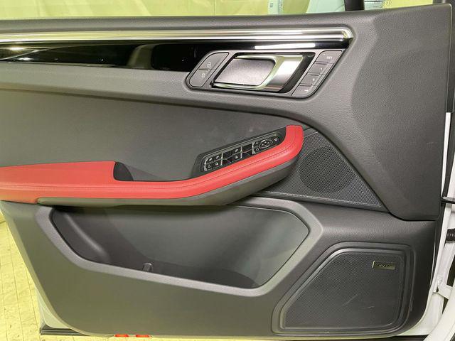 2026 Porsche Macan Unknown