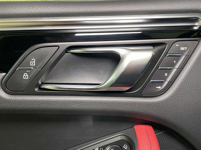 2026 Porsche Macan Unknown