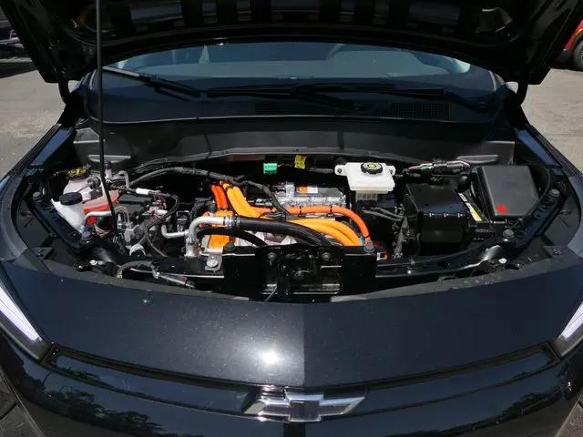 2027 Chevrolet Bolt LT FWD