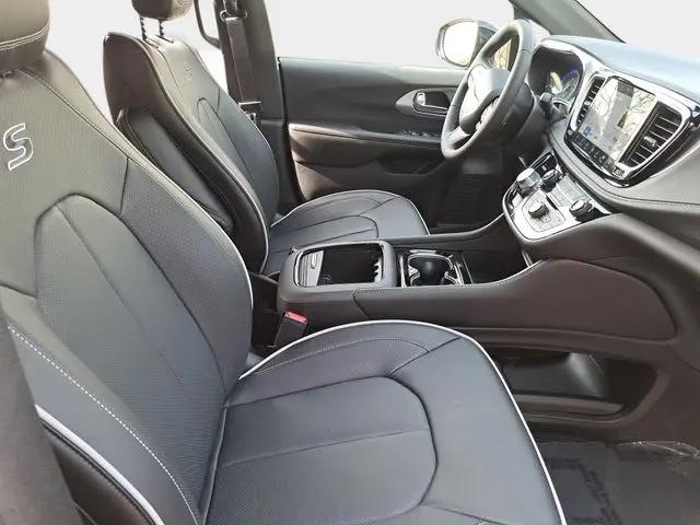 2026 Chrysler Pacifica Limited AWD