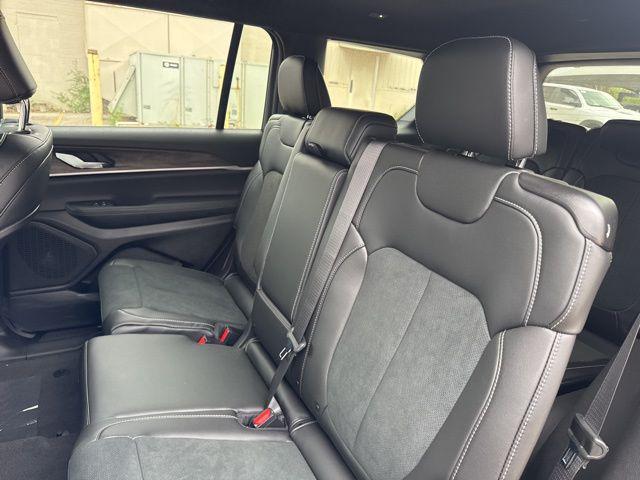 2026 Jeep Grand Cherokee L Altitude 4x4