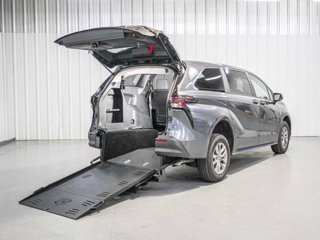 2025 Toyota Sienna LE for sale in Battle Creek, MI