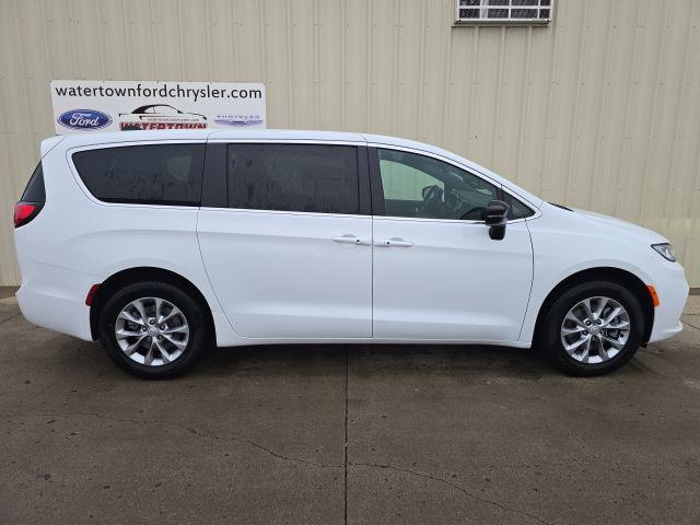 2026 Chrysler Pacifica Select AWD for sale in Watertown, SD
