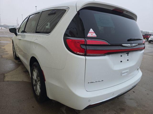 2026 Chrysler Pacifica Select AWD