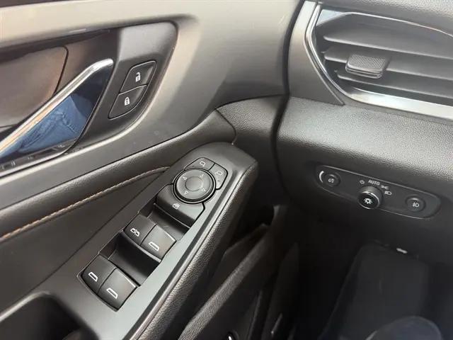 2021 Chevrolet Traverse AWD LT Leather