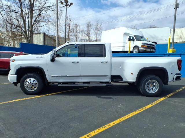 2026 Chevrolet Silverado 3500HD Crew Cab, Long Bed, High Country Dual Rear Wheel, RWD