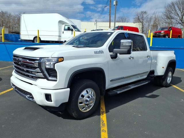 2026 Chevrolet Silverado 3500HD Crew Cab, Long Bed, High Country Dual Rear Wheel, RWD