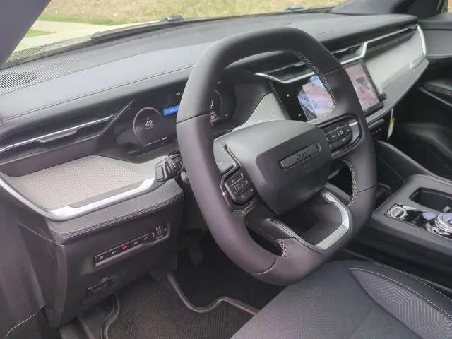 2026 Jeep Cherokee Laredo 4x4
