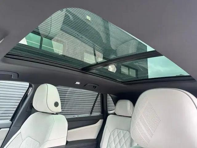 2025 Volkswagen Atlas Cross Sport 2.0T SEL Premium R-Line