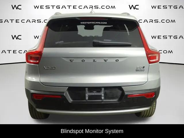 2025 Volvo XC40 B5 Core Bright Theme