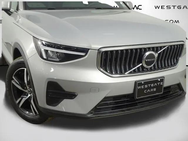 2025 Volvo XC40 B5 Core Bright Theme