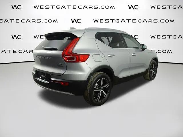 2025 Volvo XC40 B5 Core Bright Theme