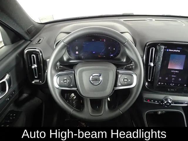 2025 Volvo XC40 B5 Core Bright Theme