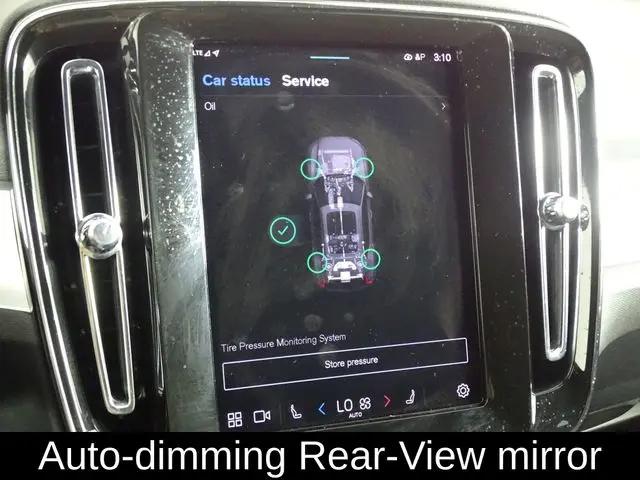 2025 Volvo XC40 B5 Core Bright Theme