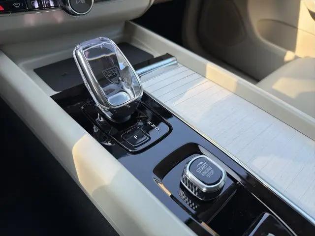2026 Volvo XC60 Plug-In Hybrid Ultra, T8 AWD Electric/Gasoline, Dark