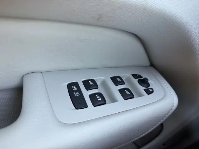 2026 Volvo XC60 Plug-In Hybrid Ultra, T8 AWD Electric/Gasoline, Dark