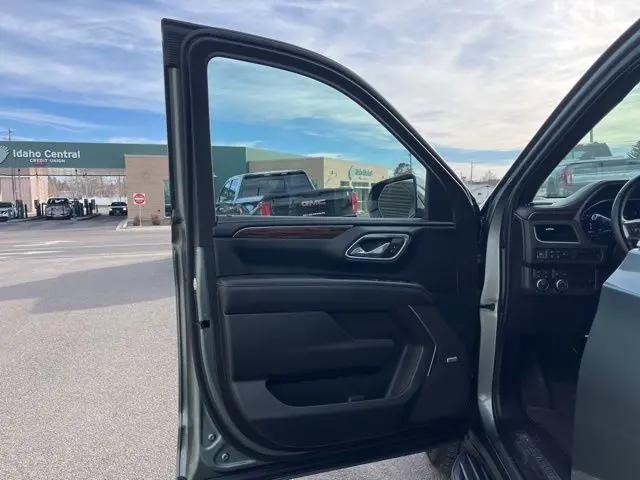 2023 Chevrolet Suburban 4WD Premier