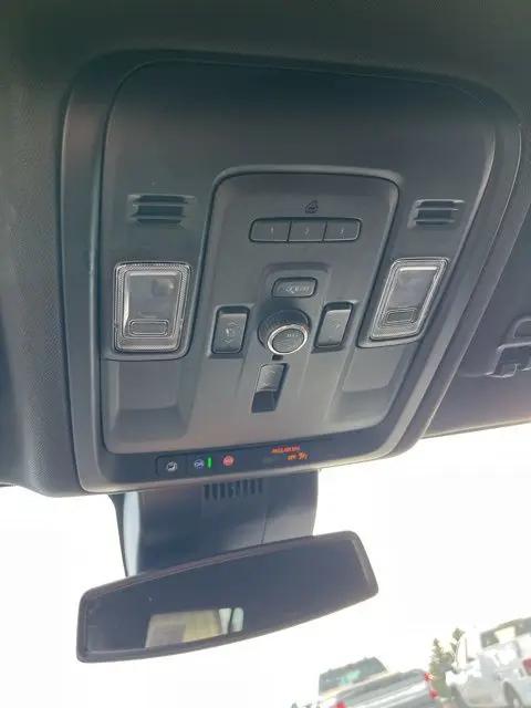 2023 Chevrolet Suburban 4WD Premier