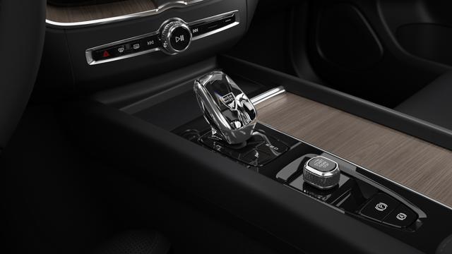 2026 Volvo XC60 Plug-In Hybrid Ultra, T8 AWD Electric/Gasoline, Dark