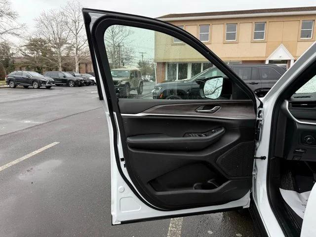 2026 Jeep Grand Cherokee L Altitude 4x4