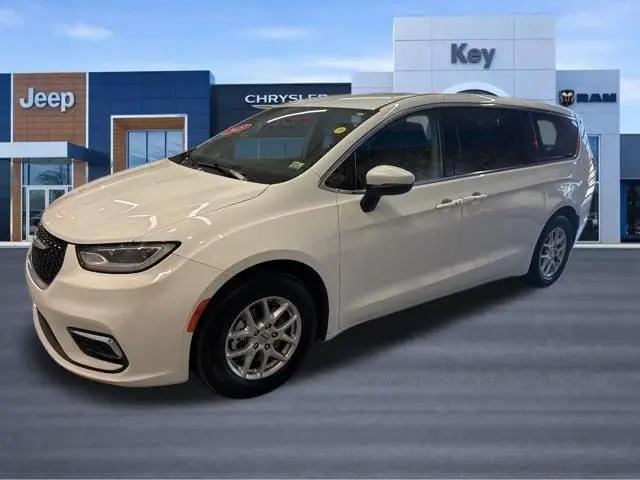 2023 Chrysler Pacifica Touring L for sale in White River Junction, VT