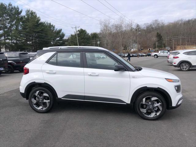 2026 Hyundai Venue SEL w/Two-Tone Roof