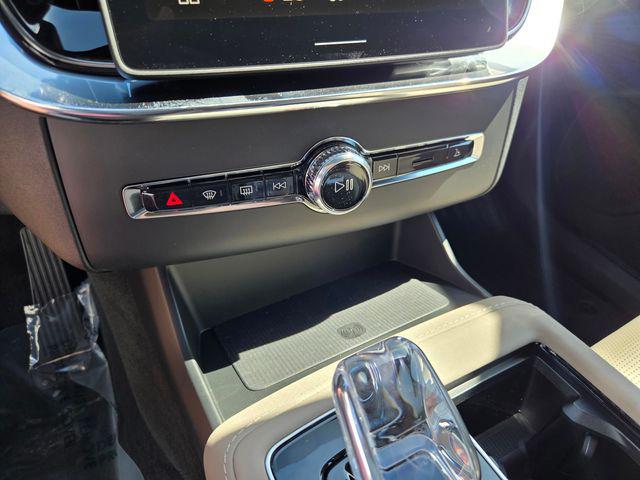 2026 Volvo XC90 Plug-In Hybrid Ultra Dark Theme, T8 AWD, Electric/Gasoline, 7 Seats
