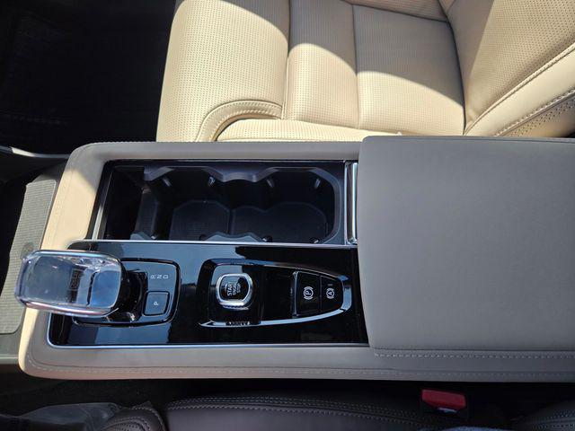 2026 Volvo XC90 Plug-In Hybrid Ultra Dark Theme, T8 AWD, Electric/Gasoline, 7 Seats