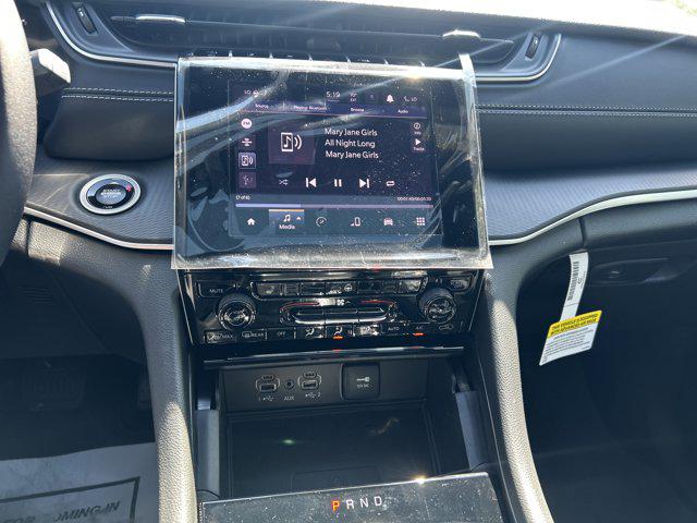 2026 Jeep Grand Cherokee Altitude 4x2