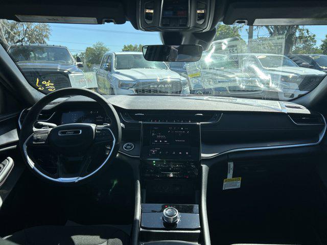 2026 Jeep Grand Cherokee Altitude 4x2