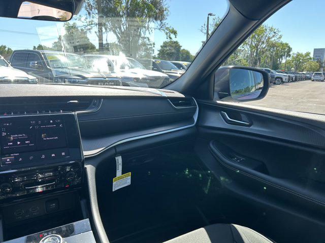 2026 Jeep Grand Cherokee Altitude 4x2