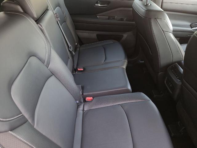 2024 Nissan Pathfinder SL FWD