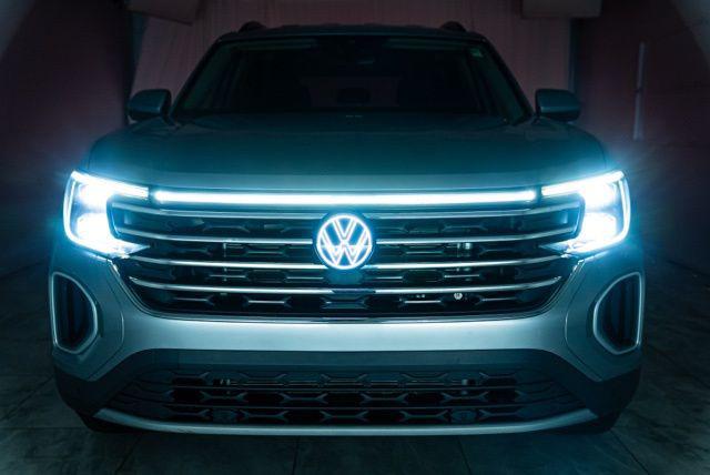 2025 Volkswagen Atlas 2.0T SE w/Technology
