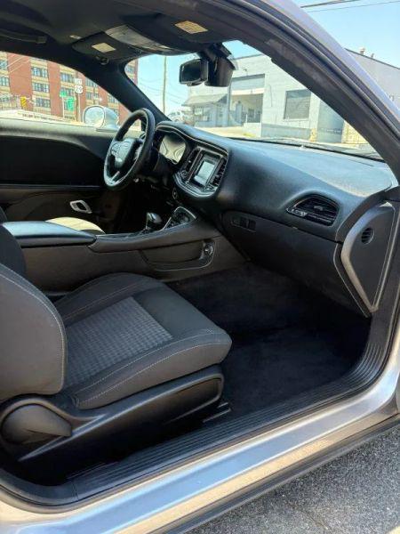 2017 Dodge Challenger SXT