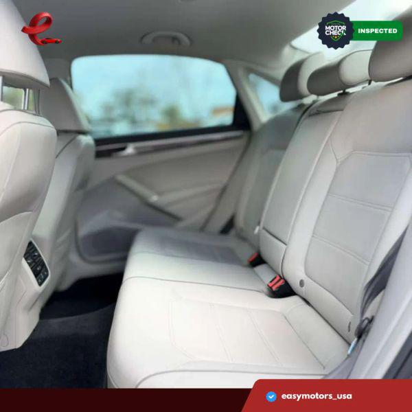 2017 Volkswagen Passat 1.8T SE