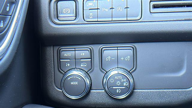 2024 GMC Yukon XL 4WD SLT