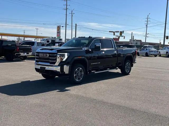 2025 GMC Sierra 2500HD 4WD Crew Cab Standard Bed SLT
