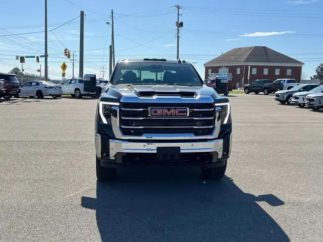 2025 GMC Sierra 2500HD 4WD Crew Cab Standard Bed SLT
