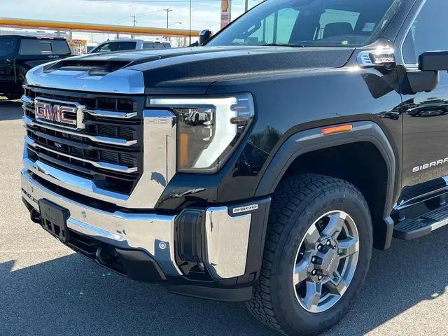 2025 GMC Sierra 2500HD 4WD Crew Cab Standard Bed SLT