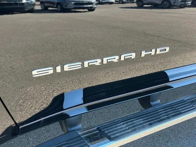 2025 GMC Sierra 2500HD 4WD Crew Cab Standard Bed SLT