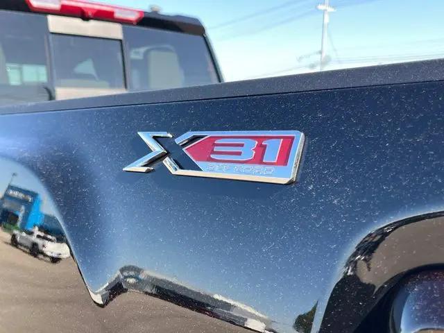 2025 GMC Sierra 2500HD 4WD Crew Cab Standard Bed SLT
