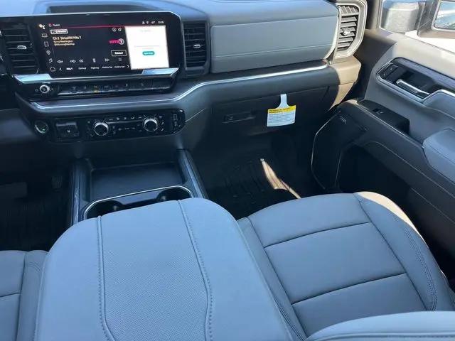 2025 GMC Sierra 2500HD 4WD Crew Cab Standard Bed SLT
