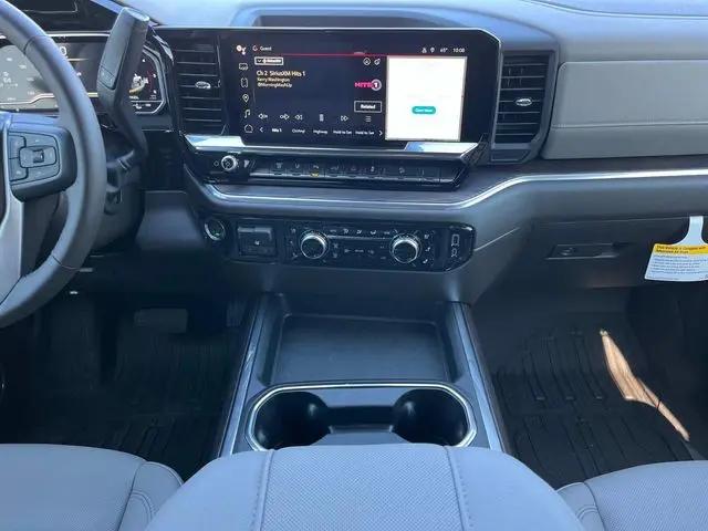 2025 GMC Sierra 2500HD 4WD Crew Cab Standard Bed SLT