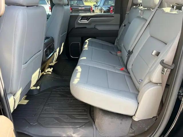 2025 GMC Sierra 2500HD 4WD Crew Cab Standard Bed SLT