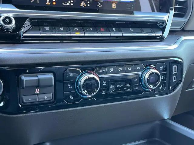 2025 GMC Sierra 2500HD 4WD Crew Cab Standard Bed SLT