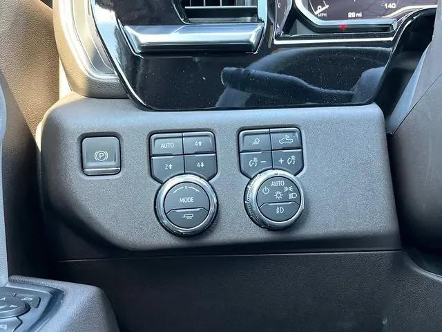 2025 GMC Sierra 2500HD 4WD Crew Cab Standard Bed SLT